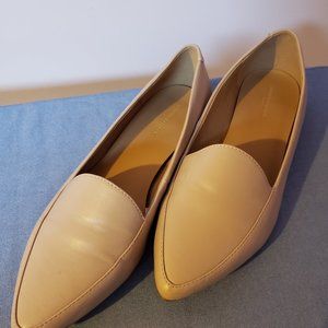 Banana Republic Women's Size 7.5 - Flat shoes - Beige - Gently used